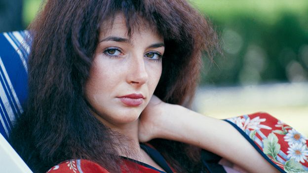 A fost o mână care a intrat pe fereastră Povestea surprinzătoare din spatele primului hit al lui Kate Bush, Wuthering Heights.