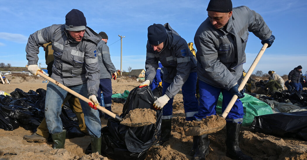 O furtună, o scurgere și un dezastru pentru plajele Mării Negre