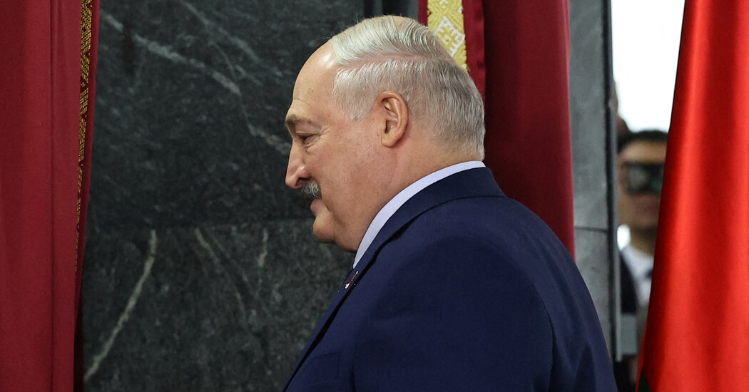 Liderul autoritar din Belarus, Aleksandr Lukashenko, câștigă alegerile.