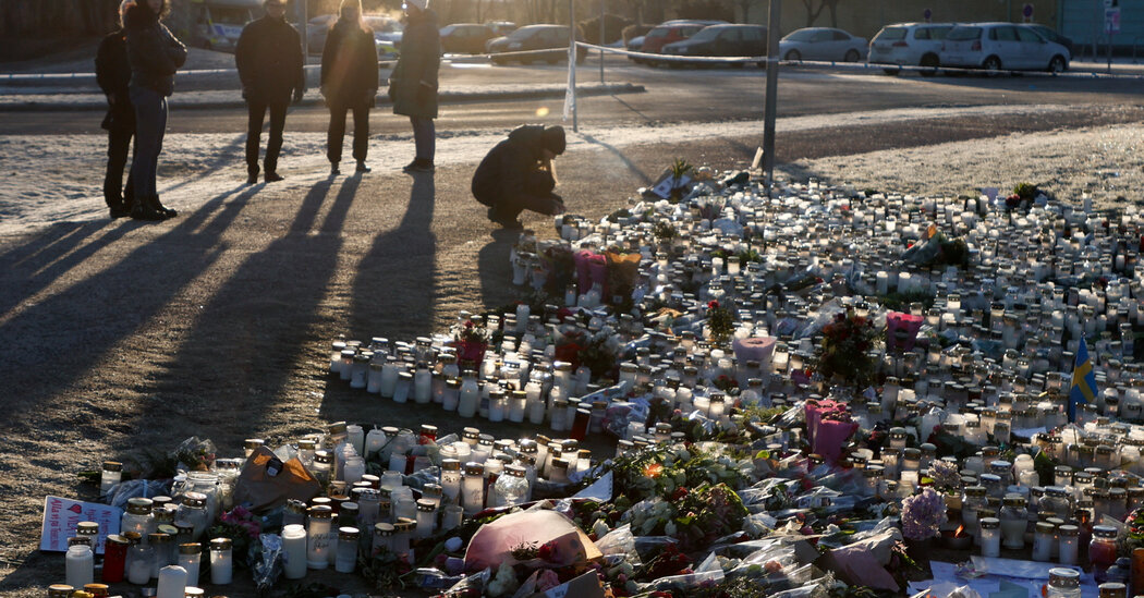 Suedia planifică legi mai stricte privind armele după tirul din Orebro.